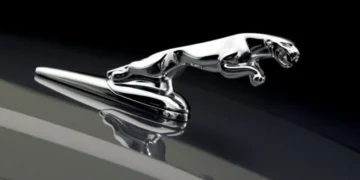 Xe hình con báo chính là Jaguar